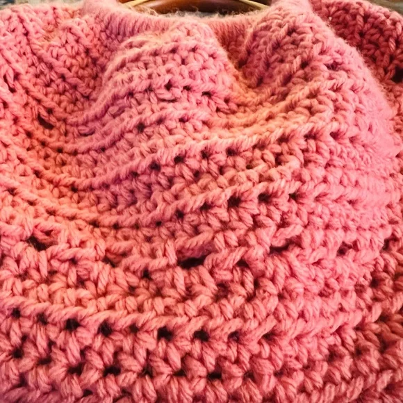 SOLD ***Pink Crochet Handbag with Wooden Handles - Picture 2 of 3